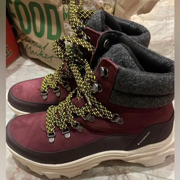 WOMEN'S KINETIC™ BREAKTHRU CONQUEST SNEAKER BOOT - Picture 2 of 7